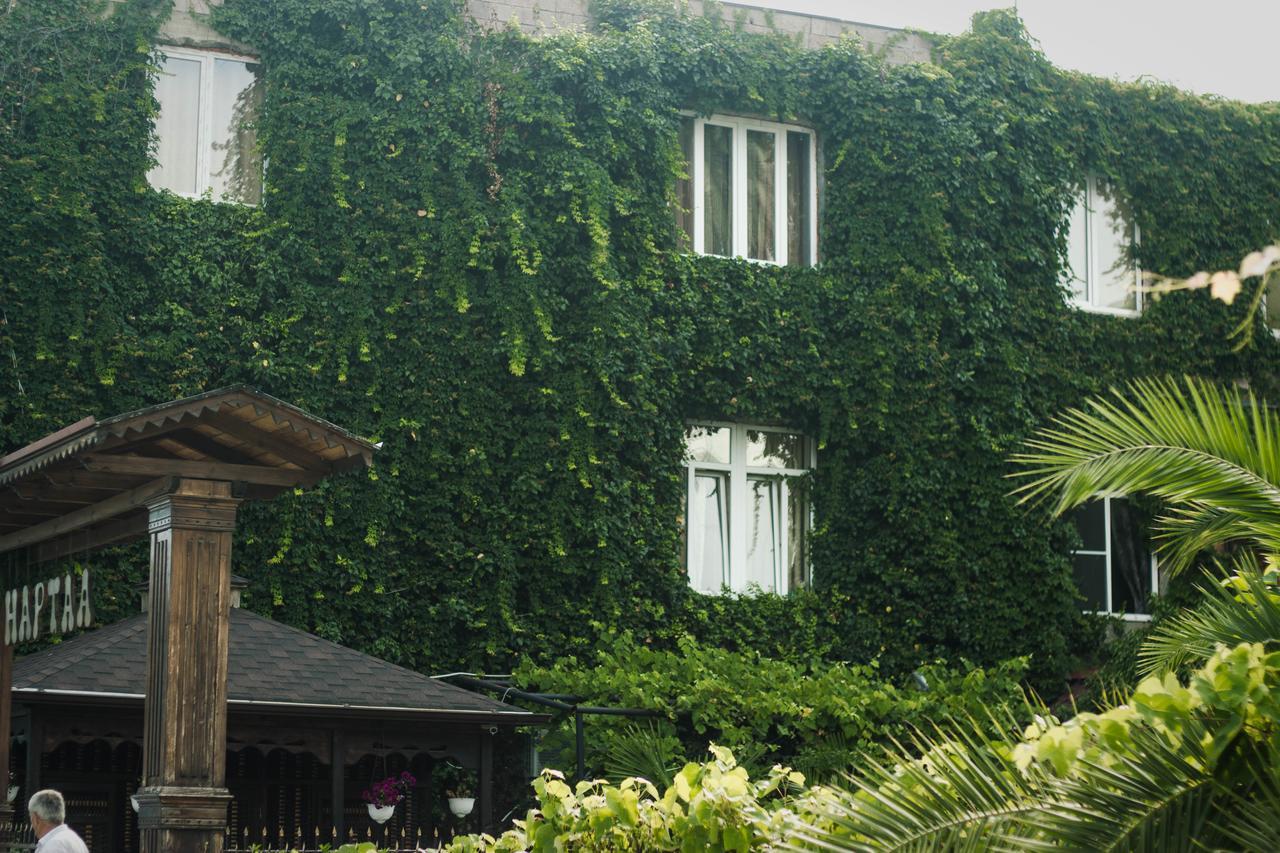 Guest House Esma Soukhoumi Extérieur photo