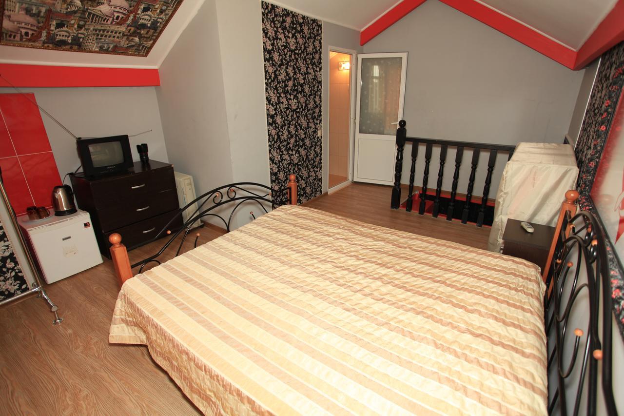 Guest House Esma Soukhoumi Extérieur photo