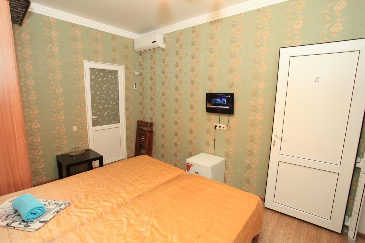 Guest House Esma Soukhoumi Extérieur photo