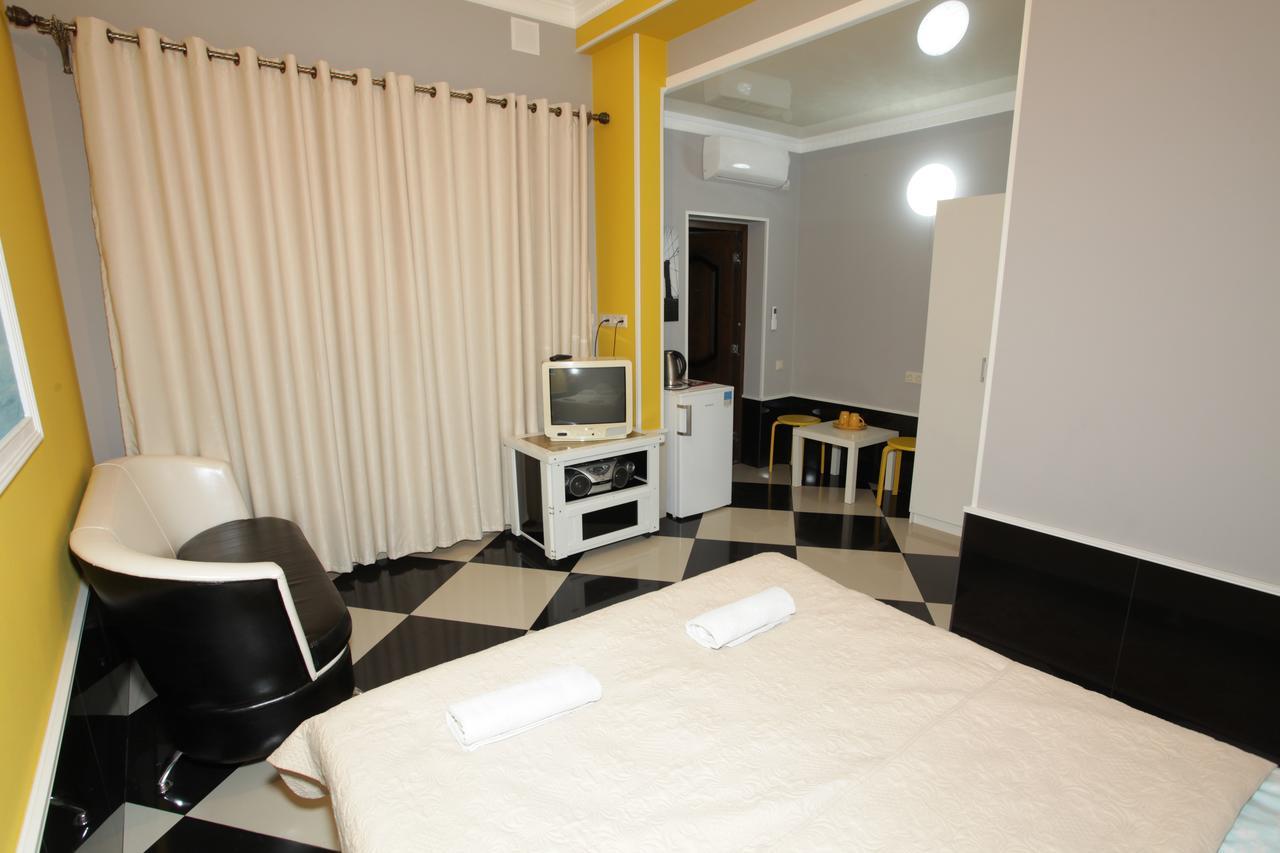 Guest House Esma Soukhoumi Extérieur photo